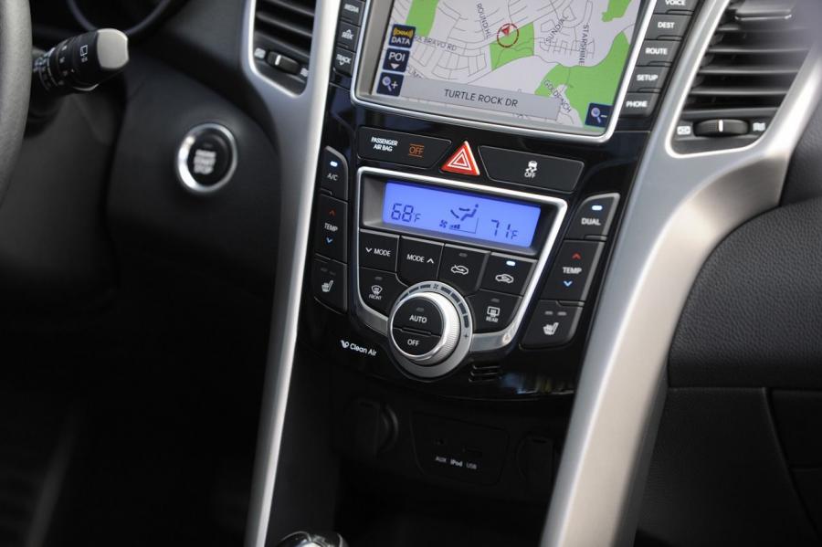  Hyundai Elantra GT 2014 года  (фото 11 из 21)